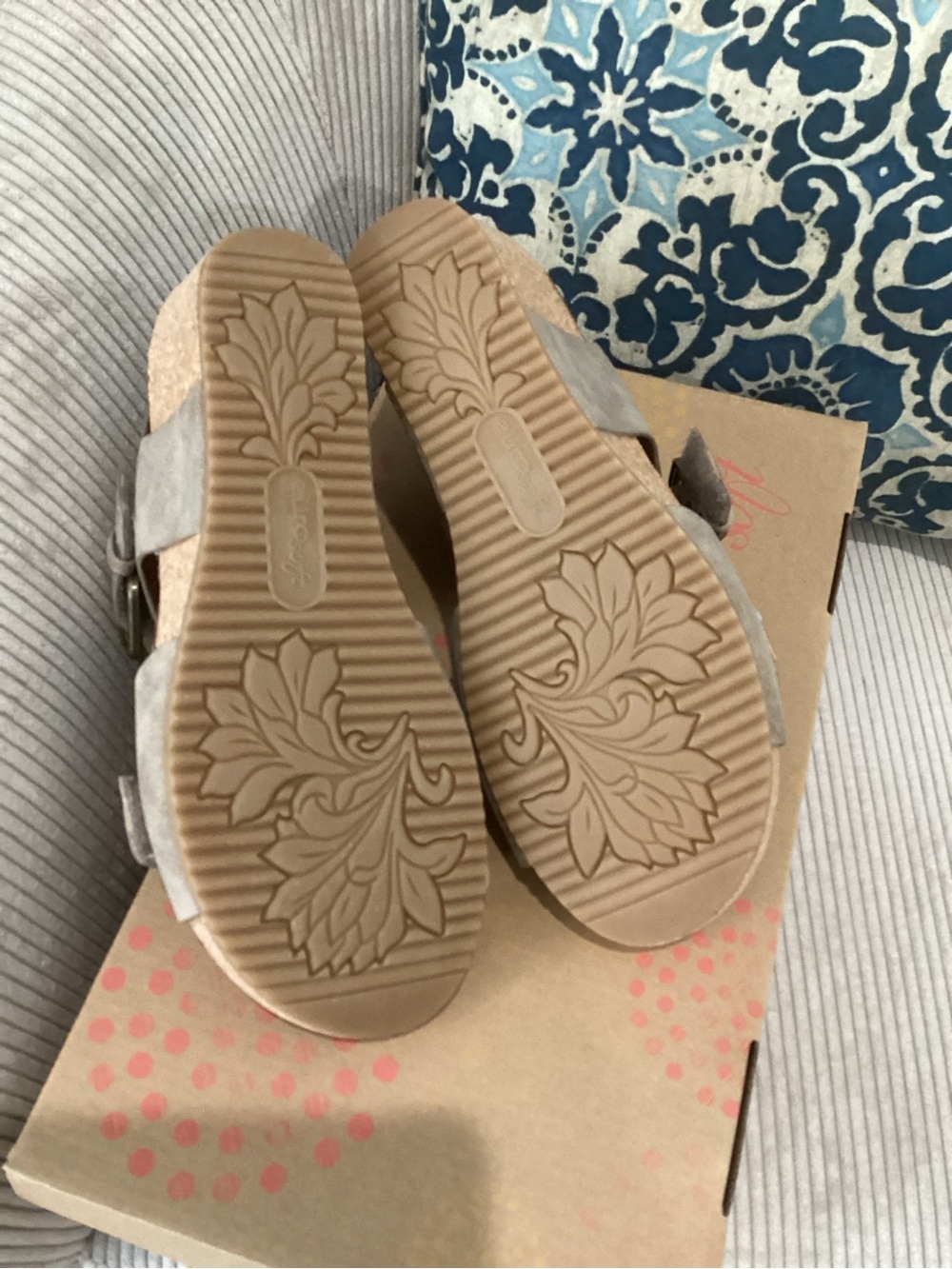 EuroSoft Stone Taupe Sandals Size 9 - Picture 5 of 8